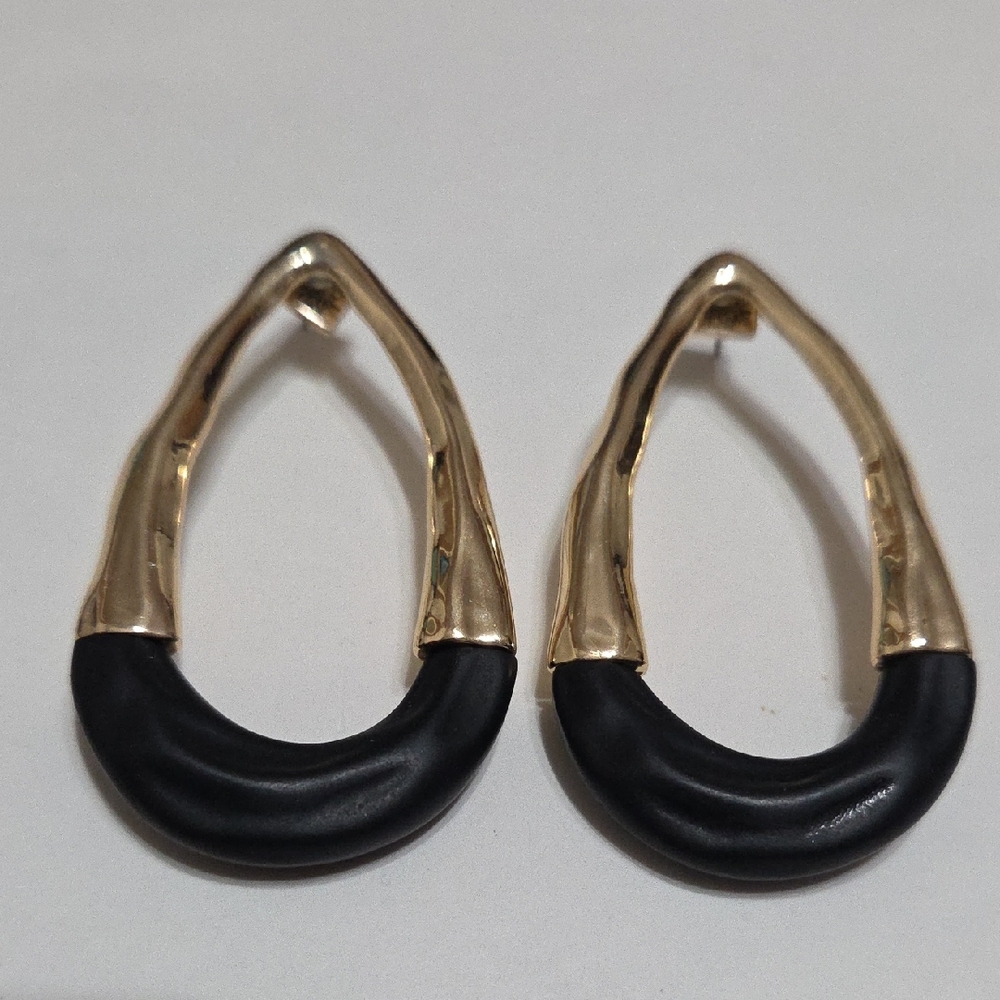 White House Black Market Black and Gold Teardrop Earrings